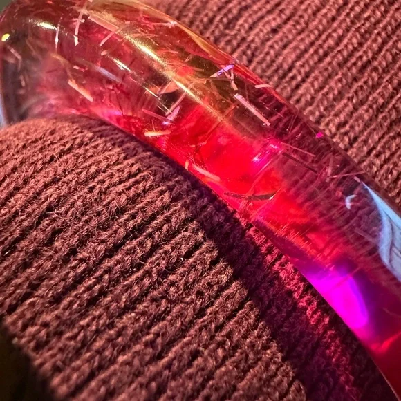 Plastic rounded triangle Barbie pink bangle - Picture 10 of 10